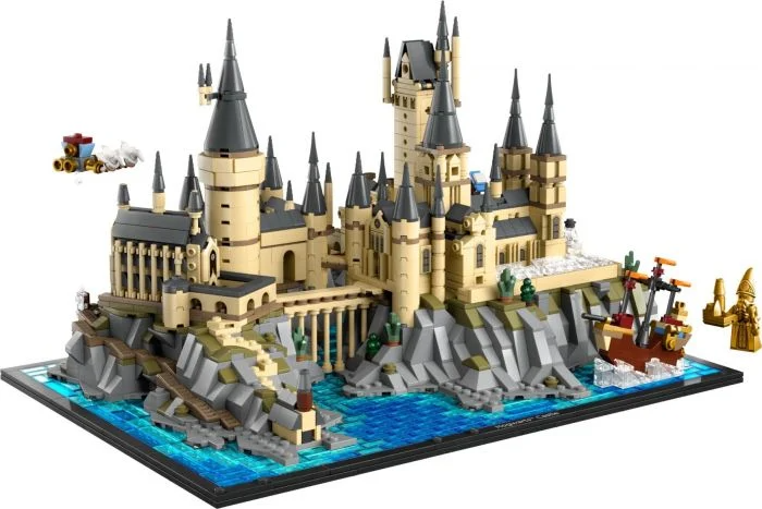 LEGO Harry Potter Hogwarts Castle and Grounds