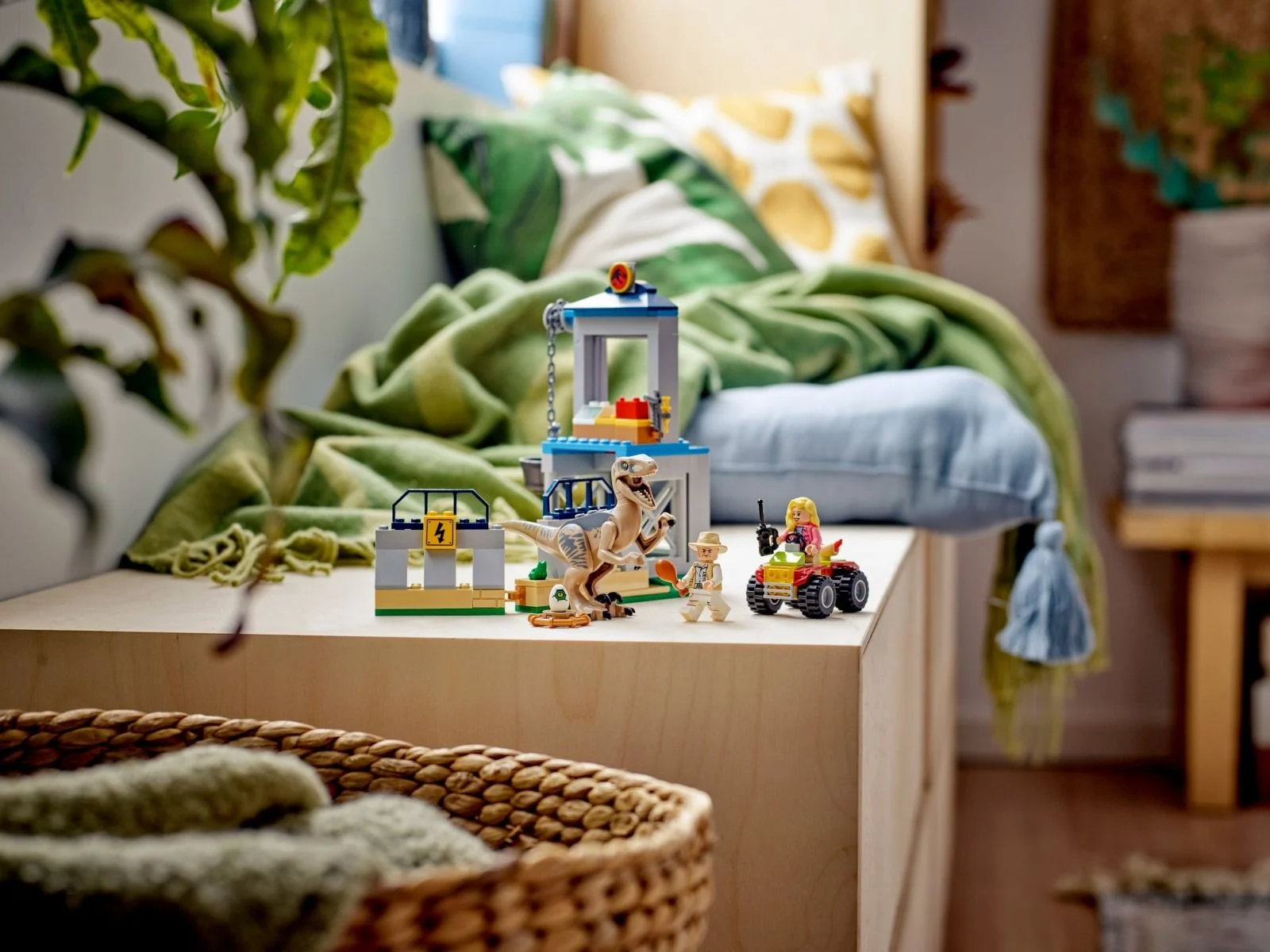 LEGO Jurassic World Velociraptor Escape
