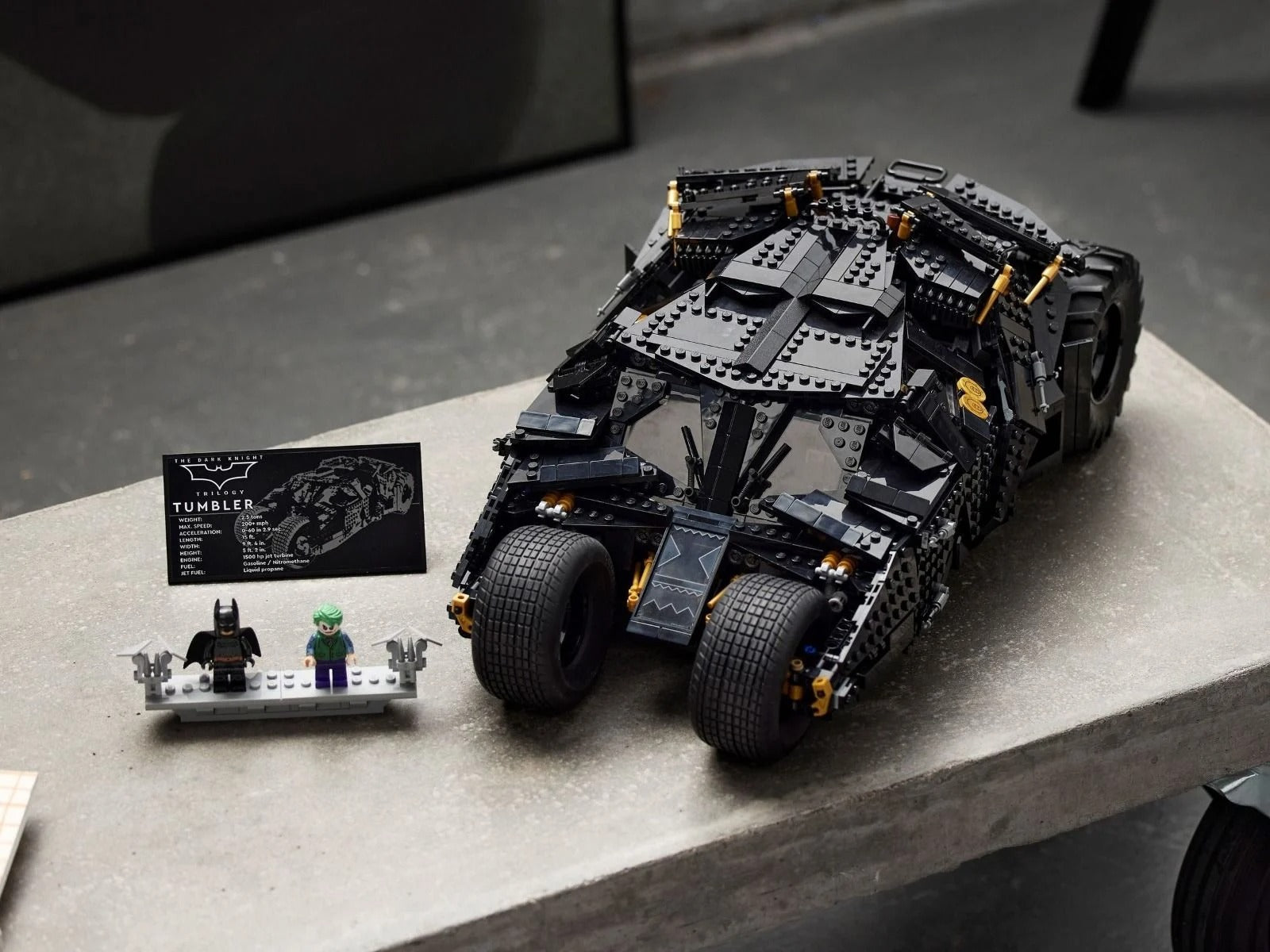 LEGO DC Comics Super Heroes Batmobile Tumbler