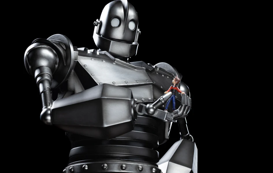 IRON GIANT 1/20 AND HOGARTH HUGHES DEMI SCALE