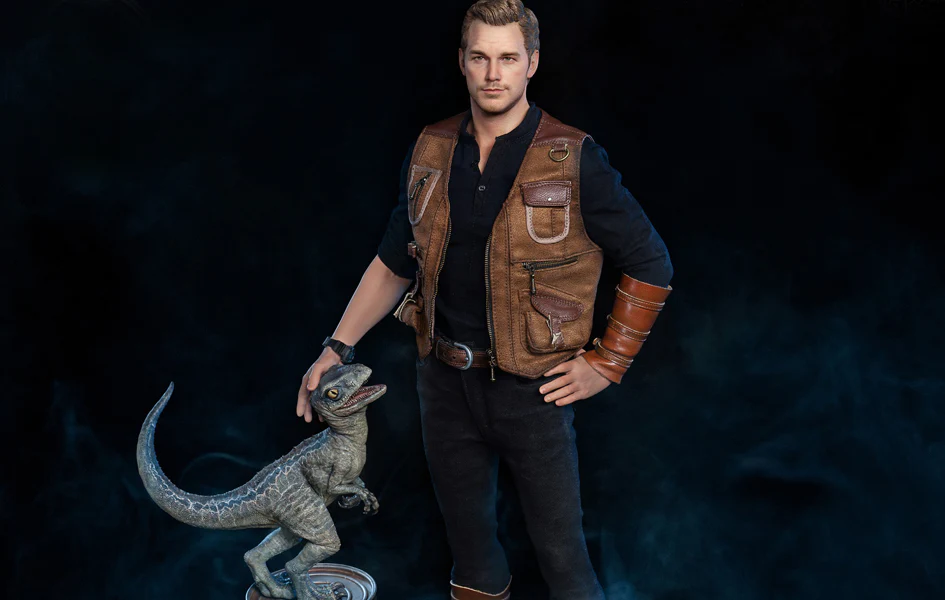 JURASSIC WORLD FALLEN KINGDOM OWEN AND BLUE 1/4 SCALE STATUE