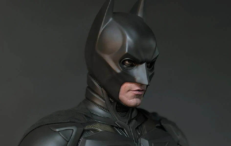 THE DARK KNIGHT BATMAN 1/3 SCALE HYPERREAL STATUE