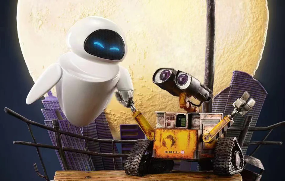 WALL-E AND EVE STATUE