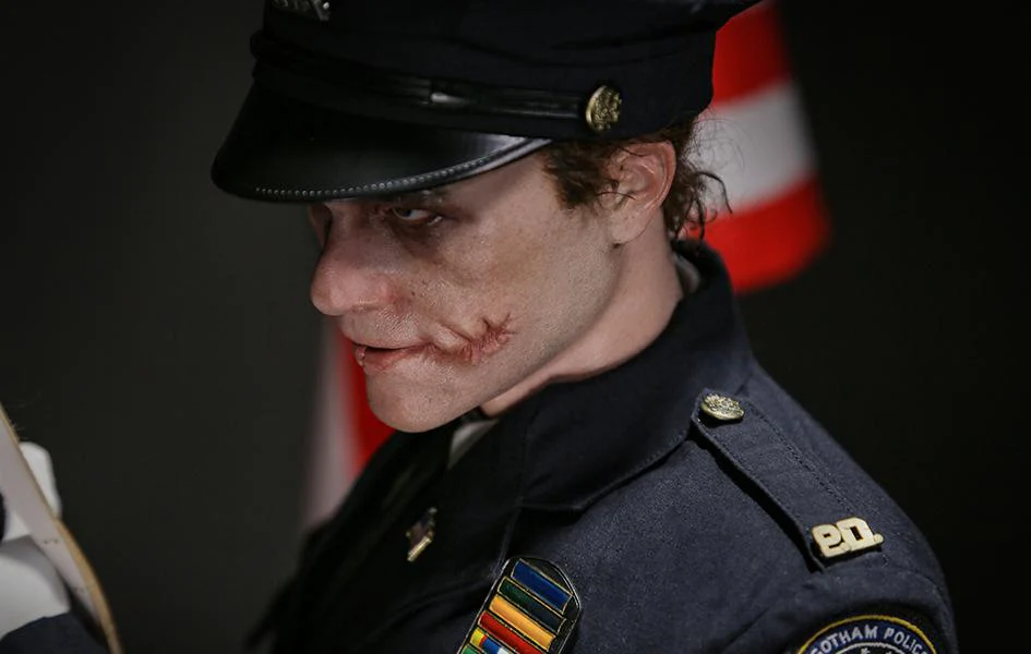 JOKER POLICE UNIFORM HEATH LEDGER 1/3 SCALE STATUE