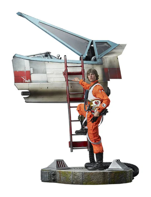 Sideshow Collectibles Star Wars Luke Skywalker & X-Wing Red Five, Standing By Premium Format Figure 1/4 Statue
