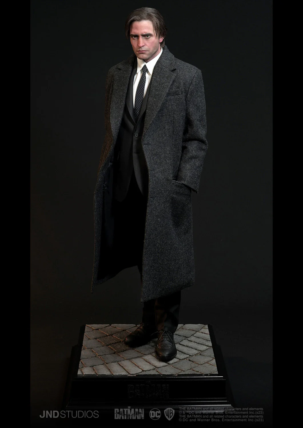 THE BATMAN BRUCE WAYNE 1/3 SCALE STATUE