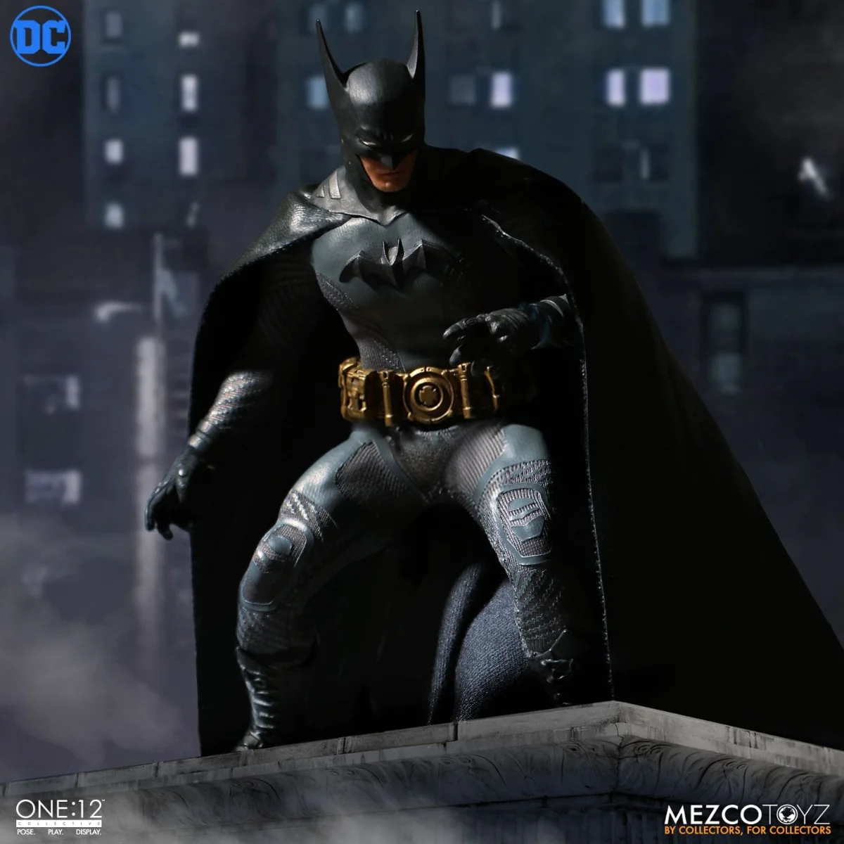 ASCENDING KNIGHT BATMAN COLLECTIBLE 1/12 SCALE