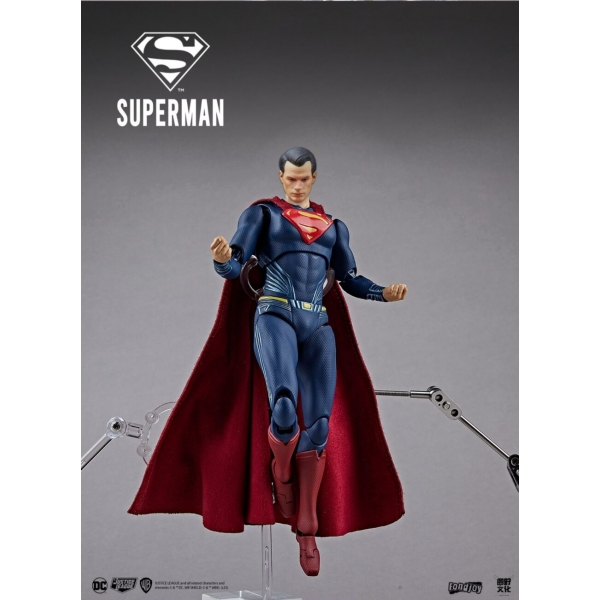 Superman 1/9 Scale Collectible Figure