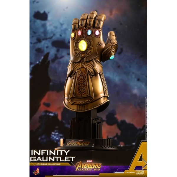 Avengers Infinity War 1/4th scale Infinity Gauntlet Collectible
