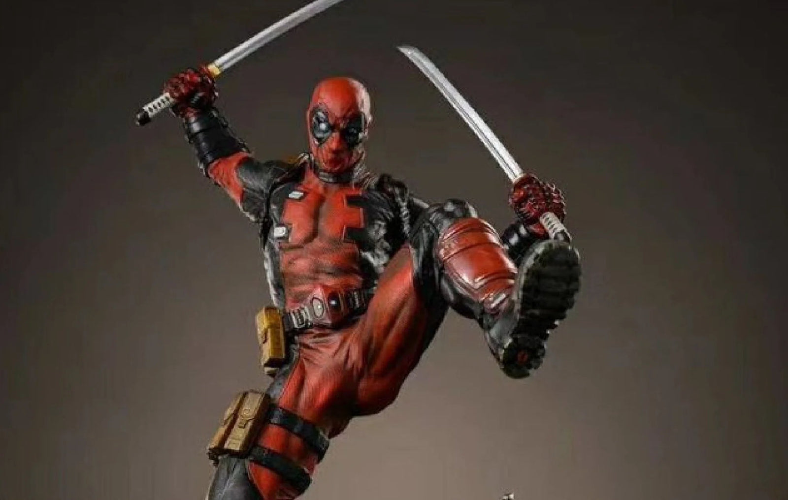 DEADPOOL 1/4 SCALE PREMIUM STATUE MARVEL