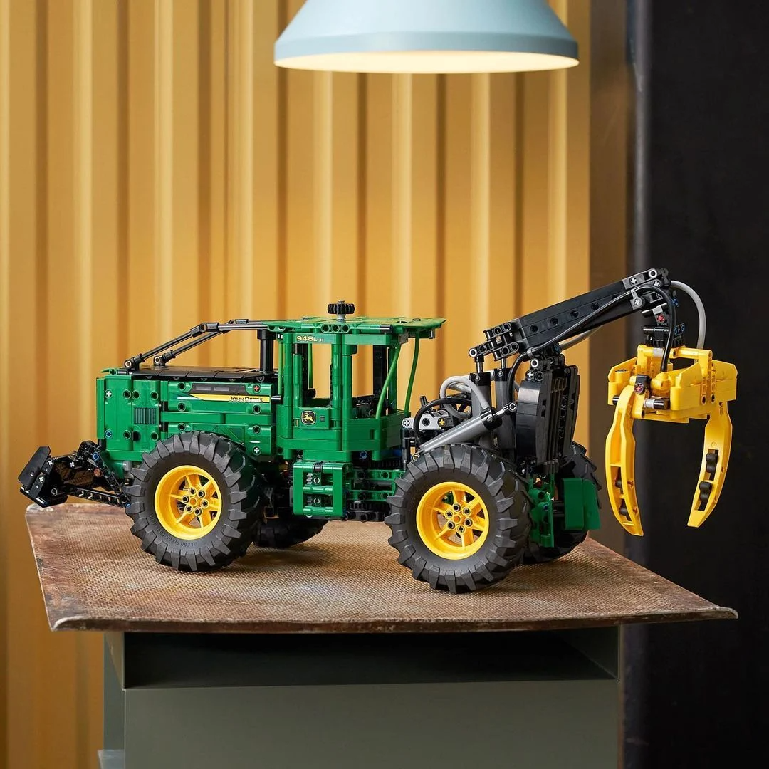 LEGO Technic John Deere 948L-II Skidder