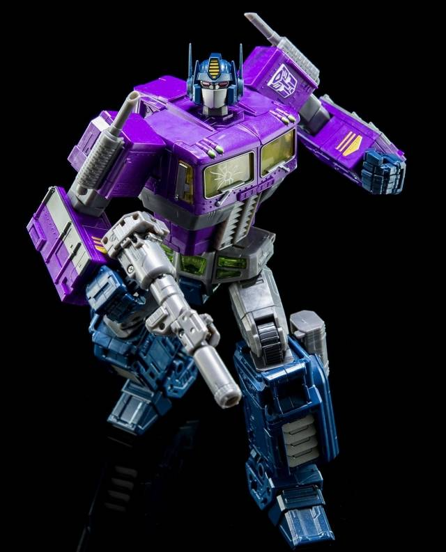 TRANSFORMERS MASTERPIECE SHATTERED GLASS OPTIMUS PRIME