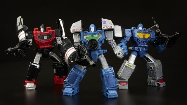 TRANSFORMERS GENERATIONS WAR FOR CYBERTRON REFRAKTOR RECONNAISSANCE TEAM EXCLUSIVE THREE PACK DELUXE CLASS