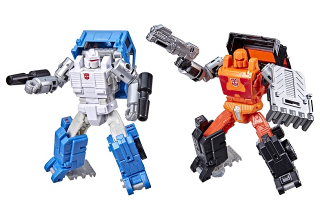 TRANSFORMERS GENERATIONS WAR FOR CYBERTRON AUTOBOT ROAD RANGER AND AUTOBOT PUFFER DELUXE CLASS