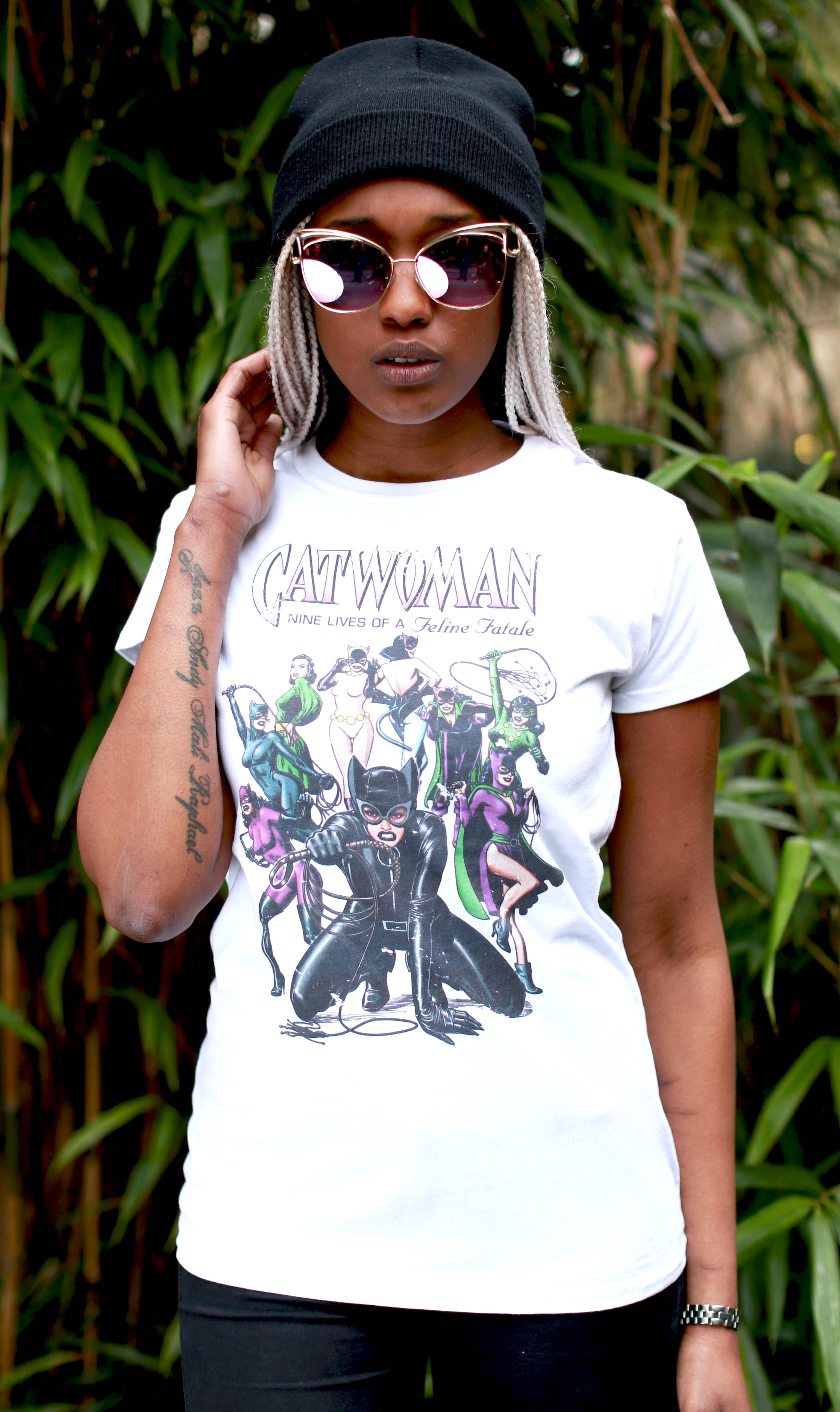 DC Comics Catwoman Cover Nine Lives Official Women's T-shirt ()