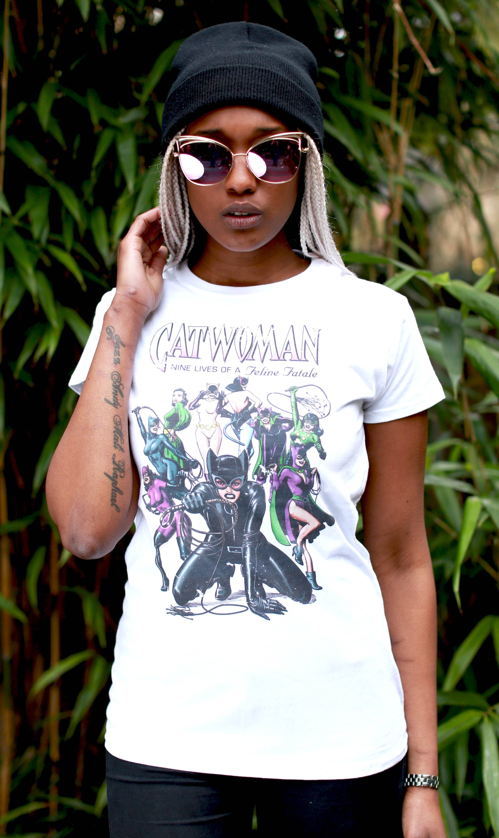 DC Comics Catwoman Cover Nine Lives Official Women's T-shirt ()