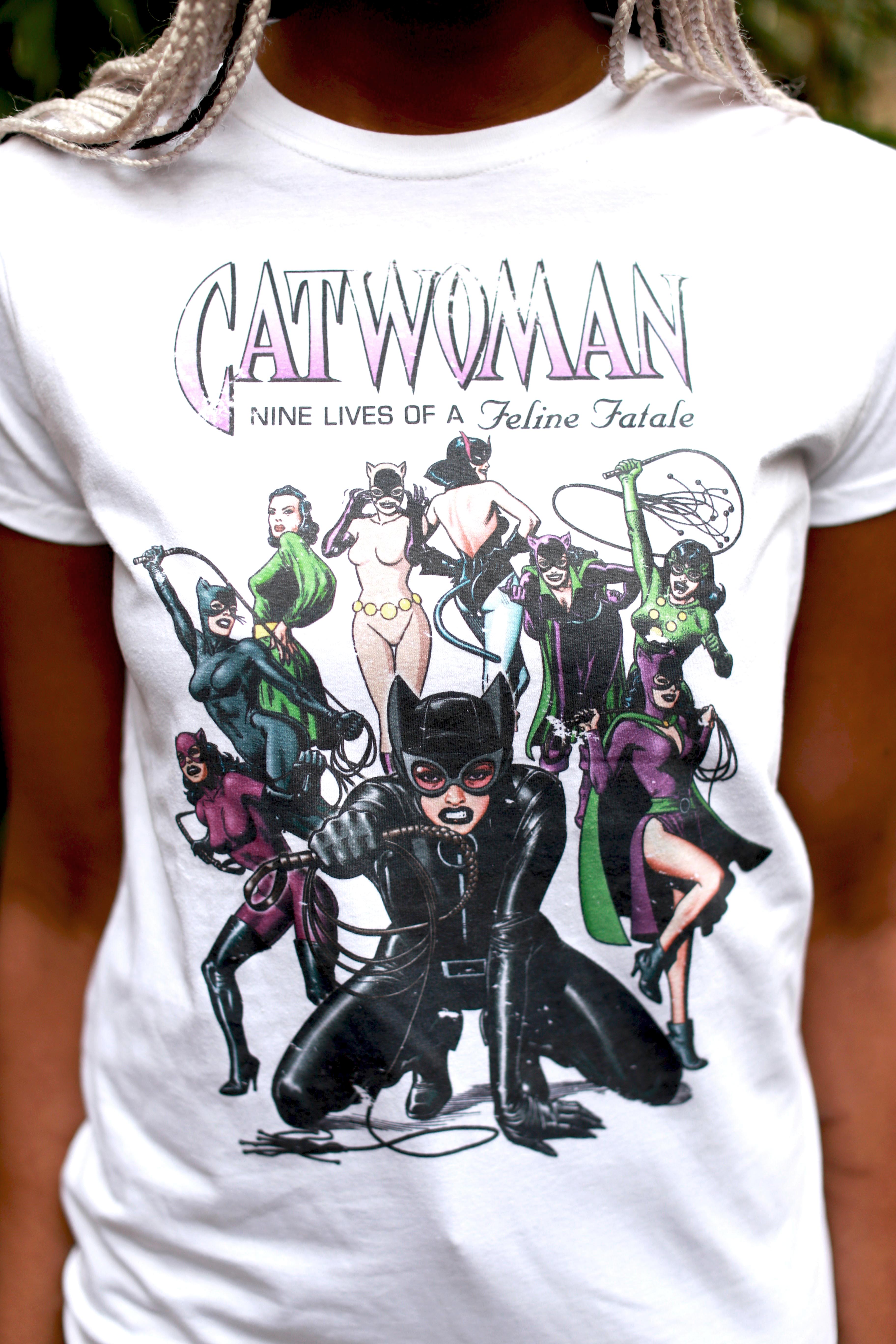 DC Comics Catwoman Cover Nine Lives Official Women's T-shirt ()