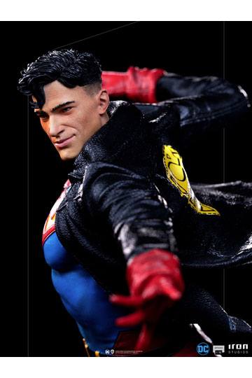 DC Comics Deluxe Art Scale Statue 1/10 Superboy 28 cm