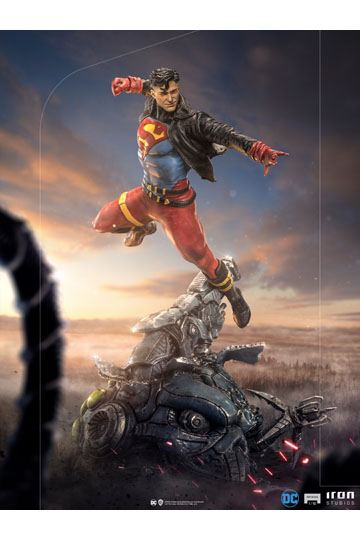 DC Comics Deluxe Art Scale Statue 1/10 Superboy 28 cm