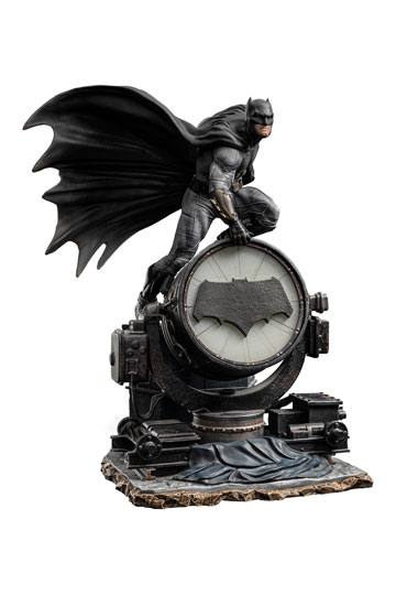 Zack Snyder's Justice League Deluxe Art Scale Statue 1/10 Batman on Batsignal 28 cm