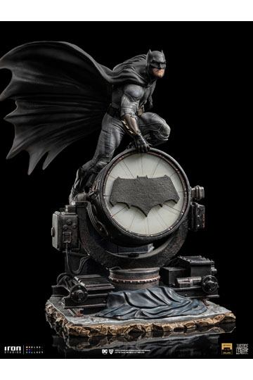 Zack Snyder's Justice League Deluxe Art Scale Statue 1/10 Batman on Batsignal 28 cm