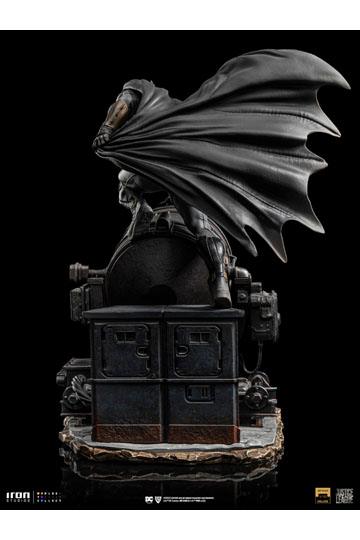 Zack Snyder's Justice League Deluxe Art Scale Statue 1/10 Batman on Batsignal 28 cm
