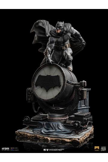 Zack Snyder's Justice League Deluxe Art Scale Statue 1/10 Batman on Batsignal 28 cm