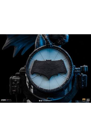 Zack Snyder's Justice League Deluxe Art Scale Statue 1/10 Batman on Batsignal 28 cm