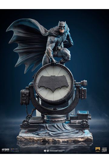 Zack Snyder's Justice League Deluxe Art Scale Statue 1/10 Batman on Batsignal 28 cm