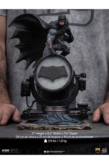 Zack Snyder's Justice League Deluxe Art Scale Statue 1/10 Batman on Batsignal 28 cm