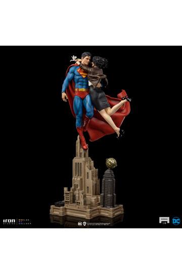 DC Comics Diorama 1/6 Superman & Lois 57 cm