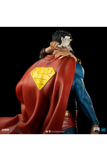 DC Comics Diorama 1/6 Superman & Lois 57 cm