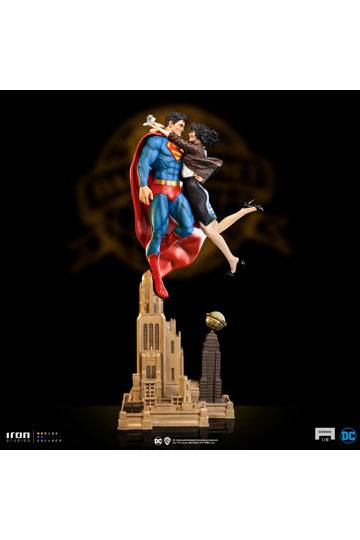 DC Comics Diorama 1/6 Superman & Lois 57 cm