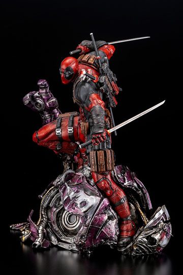 Marvel Fine Art Signature Series featuring the Kucharek Brothers Statue 1/6 Deadpool 36 cm