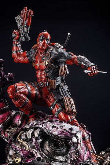 Marvel Fine Art Signature Series featuring the Kucharek Brothers Statue 1/6 Deadpool 36 cm