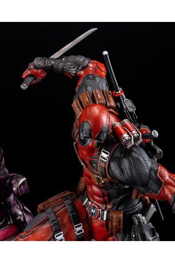 Marvel Fine Art Signature Series featuring the Kucharek Brothers Statue 1/6 Deadpool 36 cm