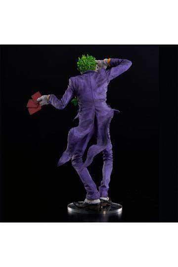 DC Comics Sofbinal Soft Vinyl Statue The Joker Laughing Purple Ver. 30 cm
