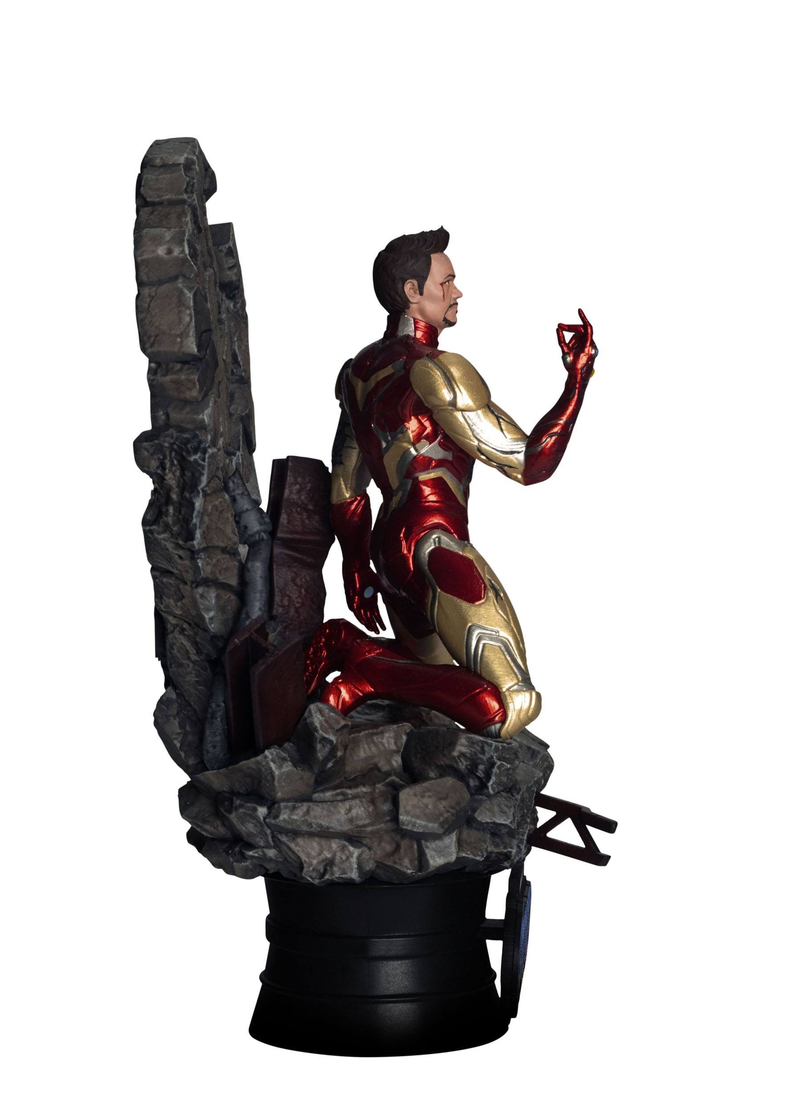 Avengers: Endgame D-Stage PVC Diorama Mark LXXXV Closed Box Version 16 cm