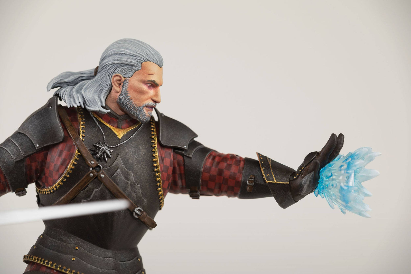 Witcher 3 Wild Hunt PVC Statue Geralt Toussaint Tourney Armor 20 cm