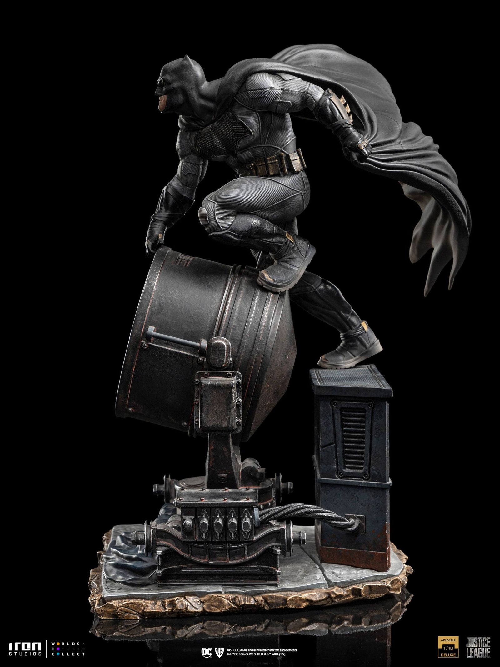 Zack Snyder's Justice League Deluxe Art Scale Statue 1/10 Batman on Batsignal 28 cm