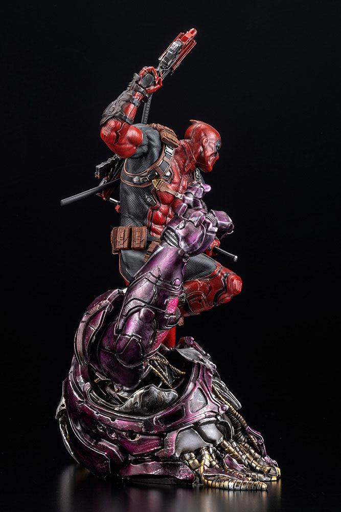 Marvel Fine Art Signature Series featuring the Kucharek Brothers Statue 1/6 Deadpool 36 cm
