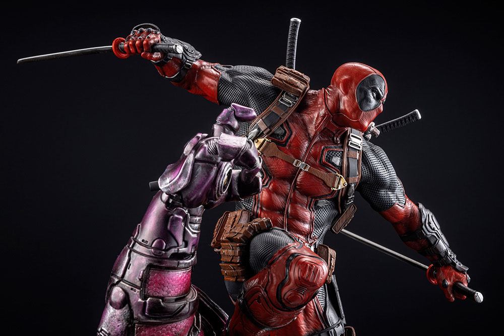 Marvel Fine Art Signature Series featuring the Kucharek Brothers Statue 1/6 Deadpool 36 cm