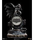 Zack Snyder's Justice League Deluxe Art Scale Statue 1/10 Batman on Batsignal 28 cm
