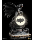 Zack Snyder's Justice League Deluxe Art Scale Statue 1/10 Batman on Batsignal 28 cm