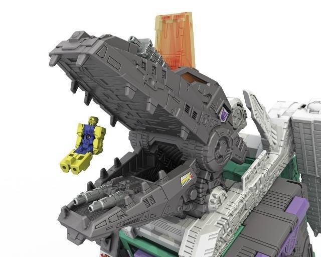 TRANSFORMERS GENERATIONS TITANS RETURN TRYPTICON AND FULL-TILT TITAN CLASS