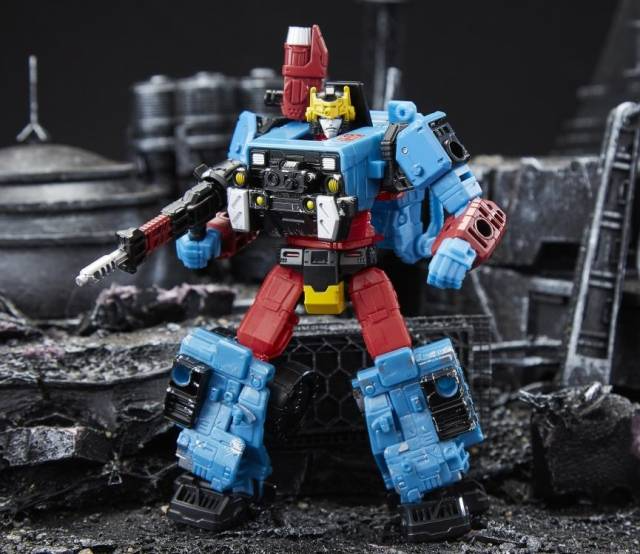 TRANSFORMERS GENERATIONS SELECTS WAR FOR CYBERTRON SIEGE HOT SHOT DELUXE CLASS