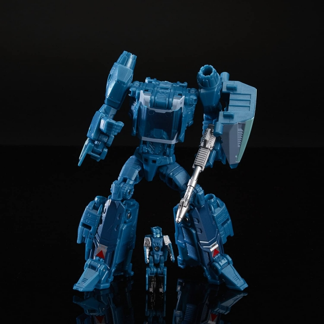 TRANSFORMERS GENERATIONS TITANS RETURN BLURR AND HYPERFIRE DELUXE CLASS