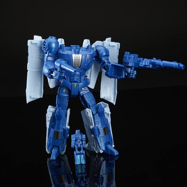 TRANSFORMERS GENERATIONS TITANS RETURN SCOURGE AND FRACAS DELUXE CLASS