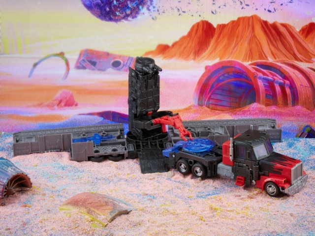 TRANSFORMERS GENERATIONS LEGACY OPTIMUS PRIME LEGACY LEADER CLASS