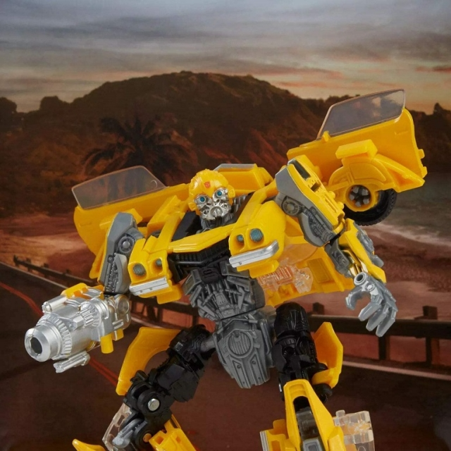 TRANSFORMERS GENERATIONS BUZZWORTHY BUMBLEBEE DELUXE CLASS